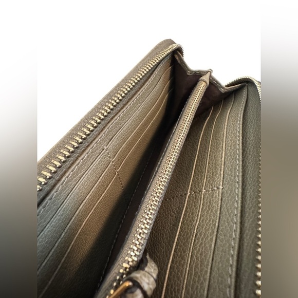 Authentic Chloé Tan Calfskin Paraty Flap Zip Wallet - Picture 10 of 16